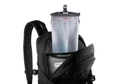 Advenate - Rucksack / Protektoren Rucksack Symphony 25+4+6 Pure Black -Fahrradladen Advenate Rucksack Trinkblase Front 2zu3 1280x1280 1