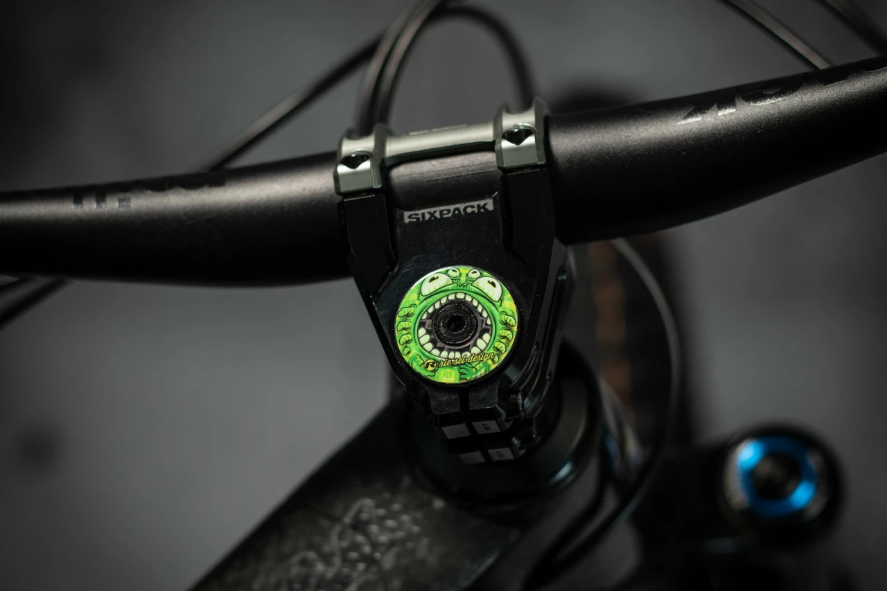 Riesel-design Riesel Design - Vorbaukappe Stem:cap Monster MK II 2 Riesel-design Riesel Design - Vorbaukappe Stem:cap Monster MK II – Bild 2