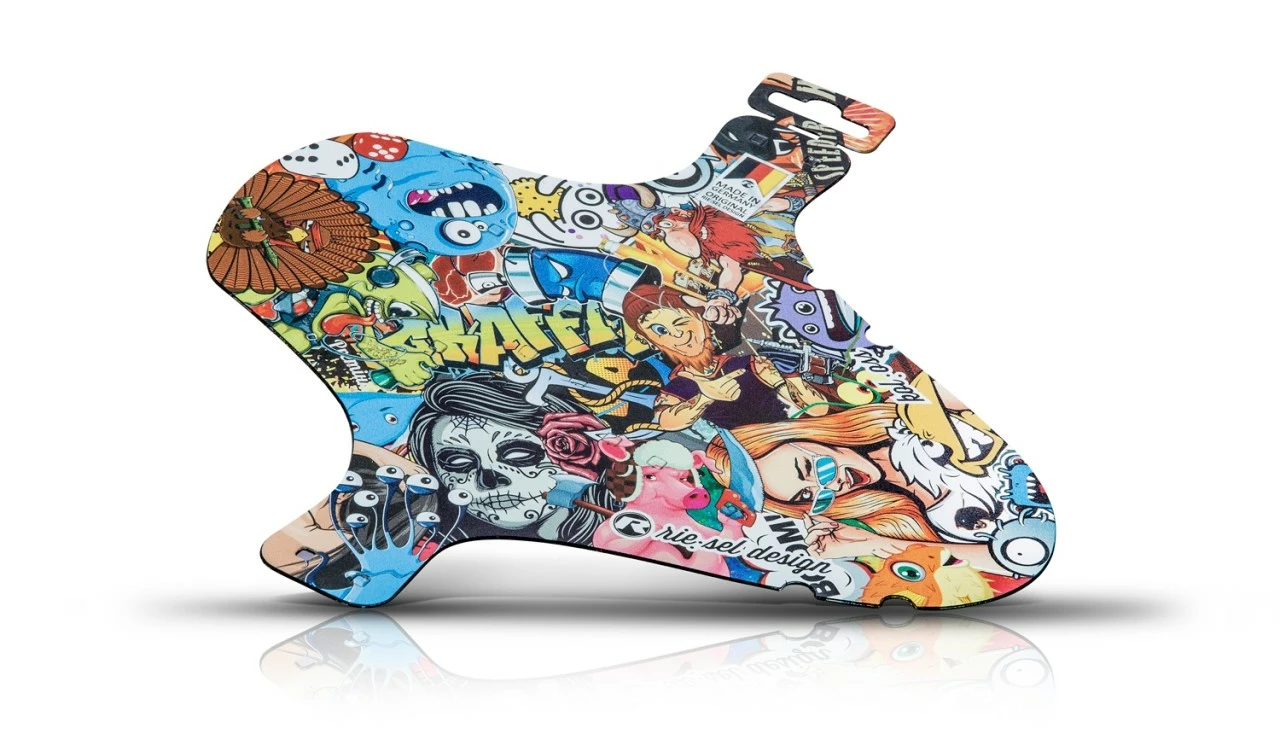 Riesel-design Riesel Design - Spritzschutz SchlammPE Stickerbomb 1 Riesel-design Riesel Design - Spritzschutz SchlammPE Stickerbomb